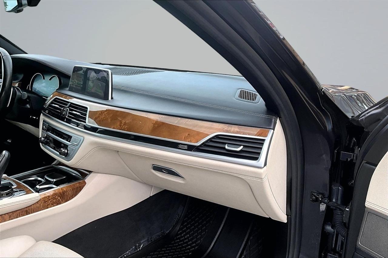 BMW 7-Series 740i 2019