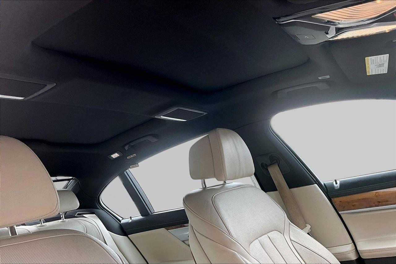 BMW 7-Series 740i 2019