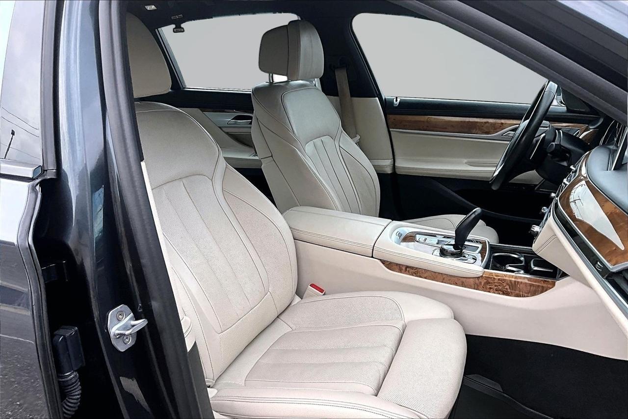 BMW 7-Series 740i 2019