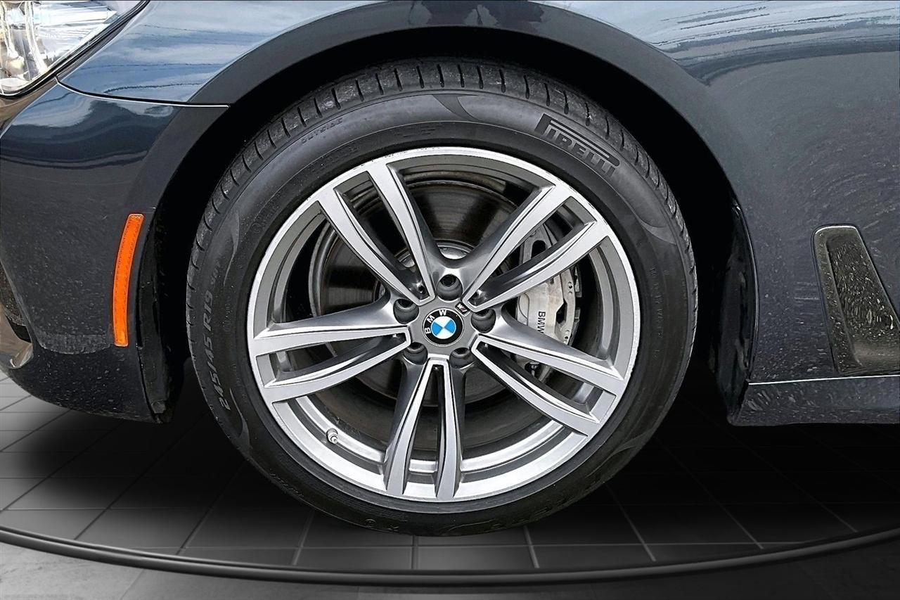 BMW 7-Series 740i 2019
