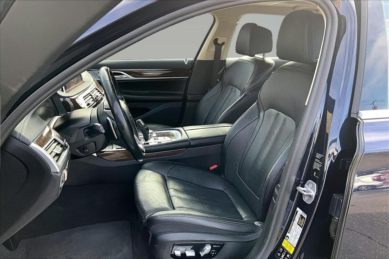 BMW 7-Series 740i xDrive 2020