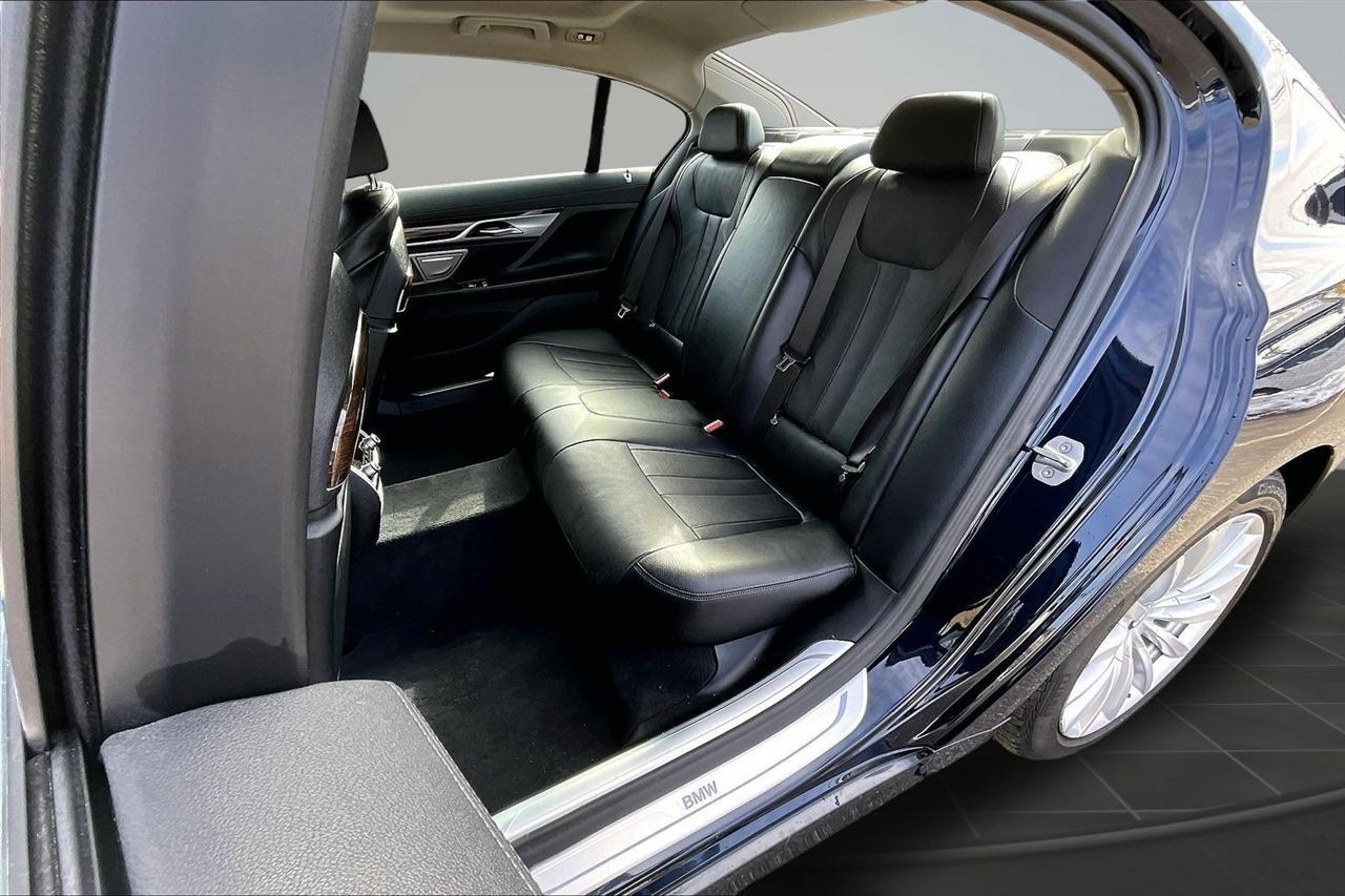 BMW 7-Series 740i xDrive 2020