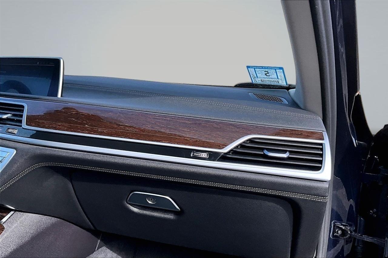 BMW 7-Series 740i xDrive 2020