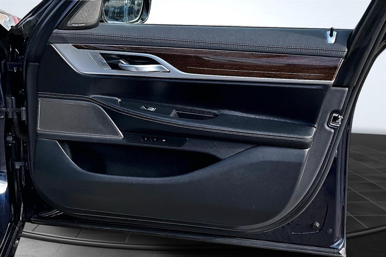BMW 7-Series 740i xDrive 2020