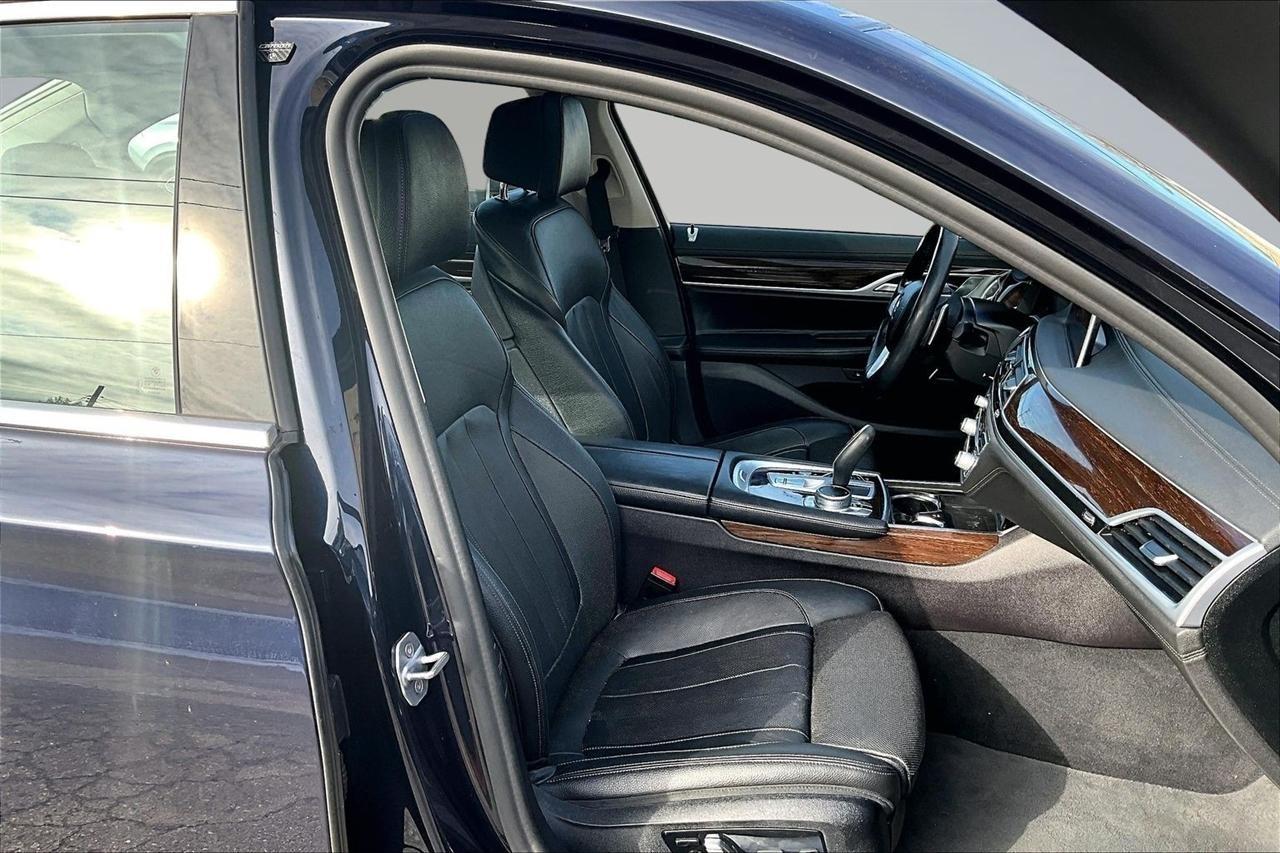 BMW 7-Series 740i xDrive 2020
