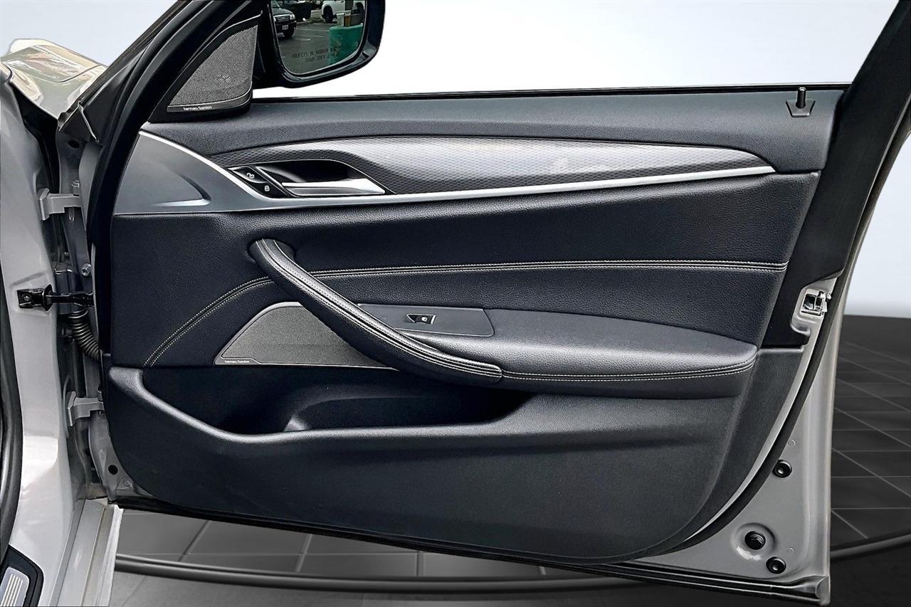 BMW 5-Series 540i xDrive 2021