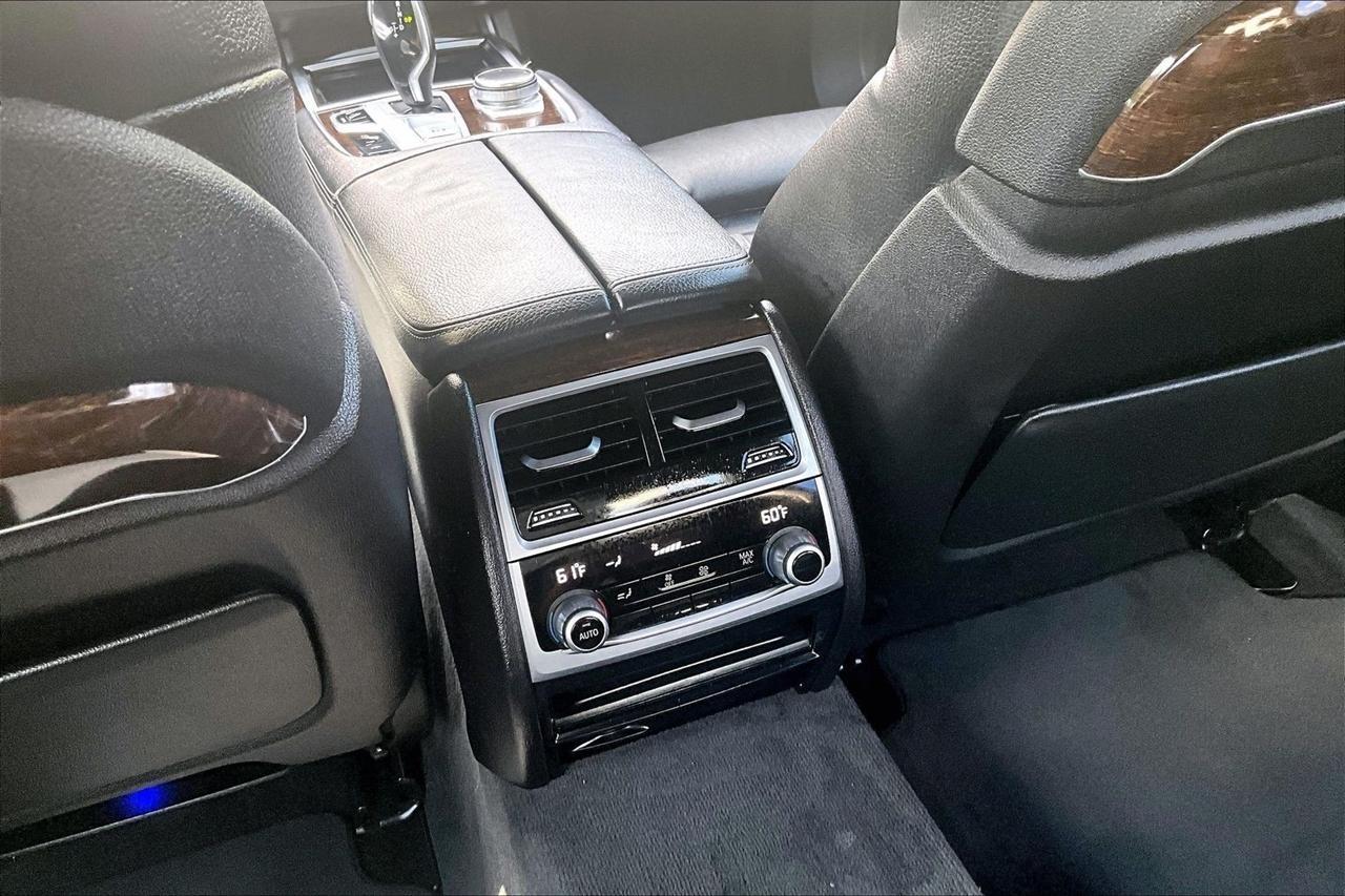 BMW 7-Series 740i 2020