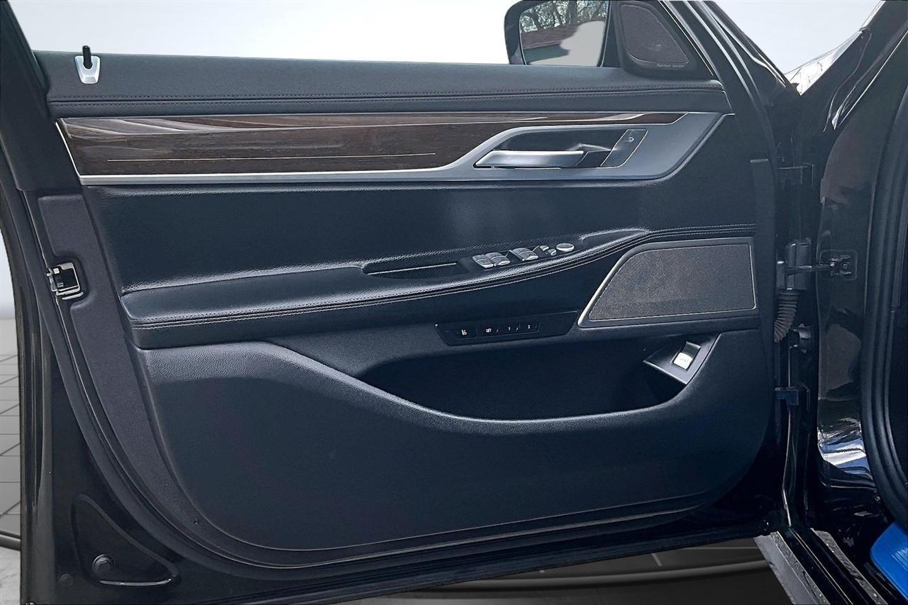 BMW 7-Series 740i 2020
