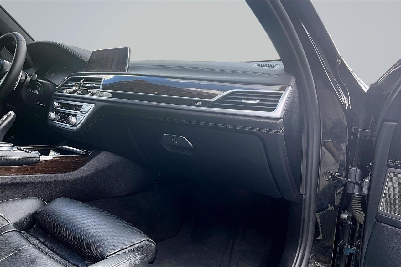 BMW 7-Series 740i 2020