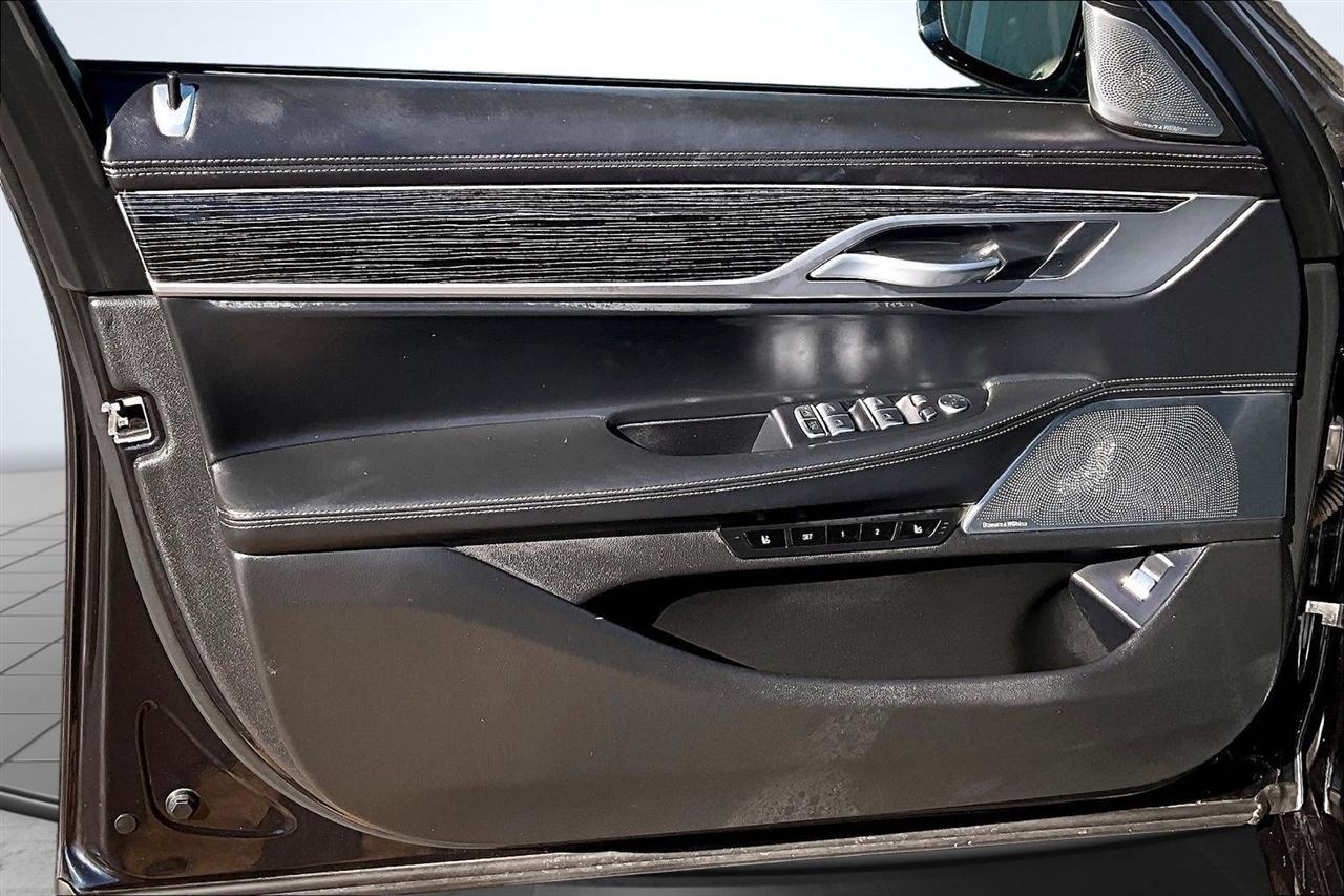 BMW 7-Series 750i xDrive 2021