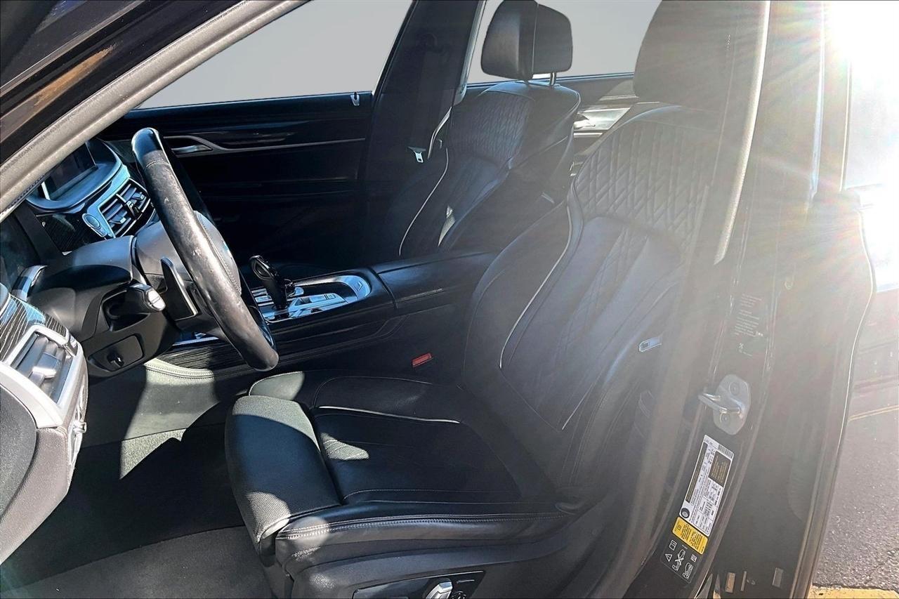 BMW 7-Series 750i xDrive 2021