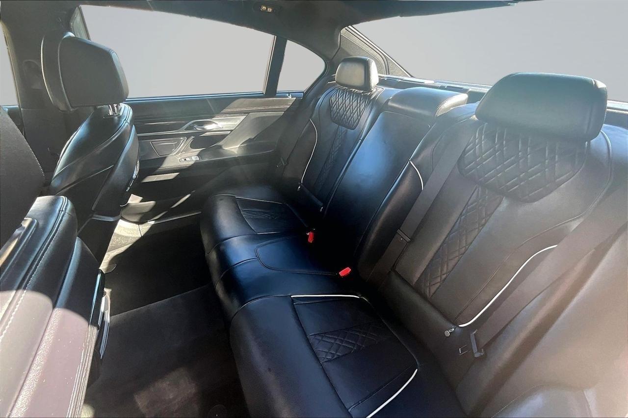BMW 7-Series 750i xDrive 2021