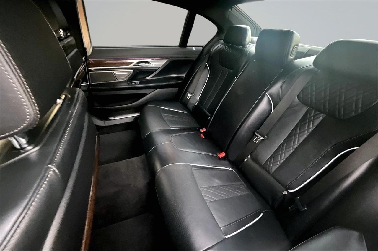 BMW 7-Series 740i 2022