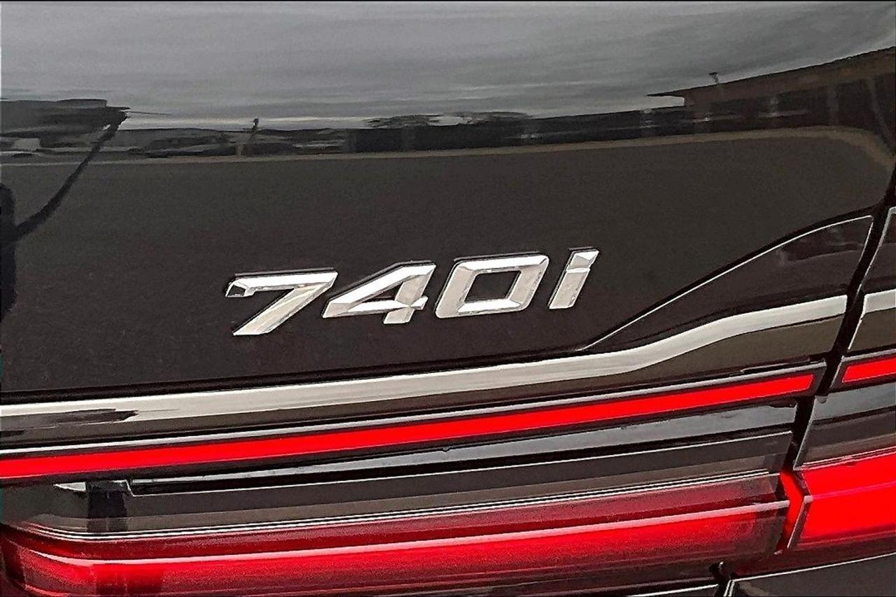 BMW 7-Series 740i 2022