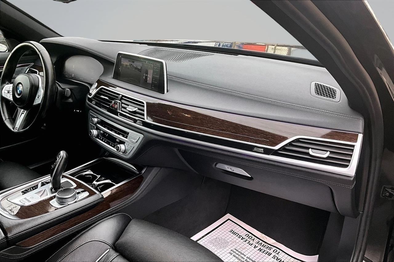 BMW 7-Series 740i 2022