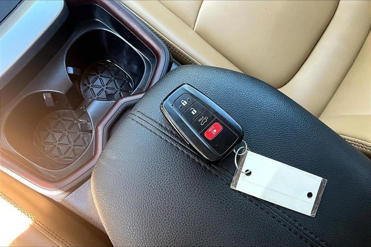 Toyota RAV4 Limited AWD 2019