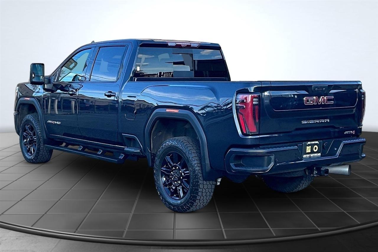 GMC Sierra 2500HD AT4 Crew Cab 4WD 2024