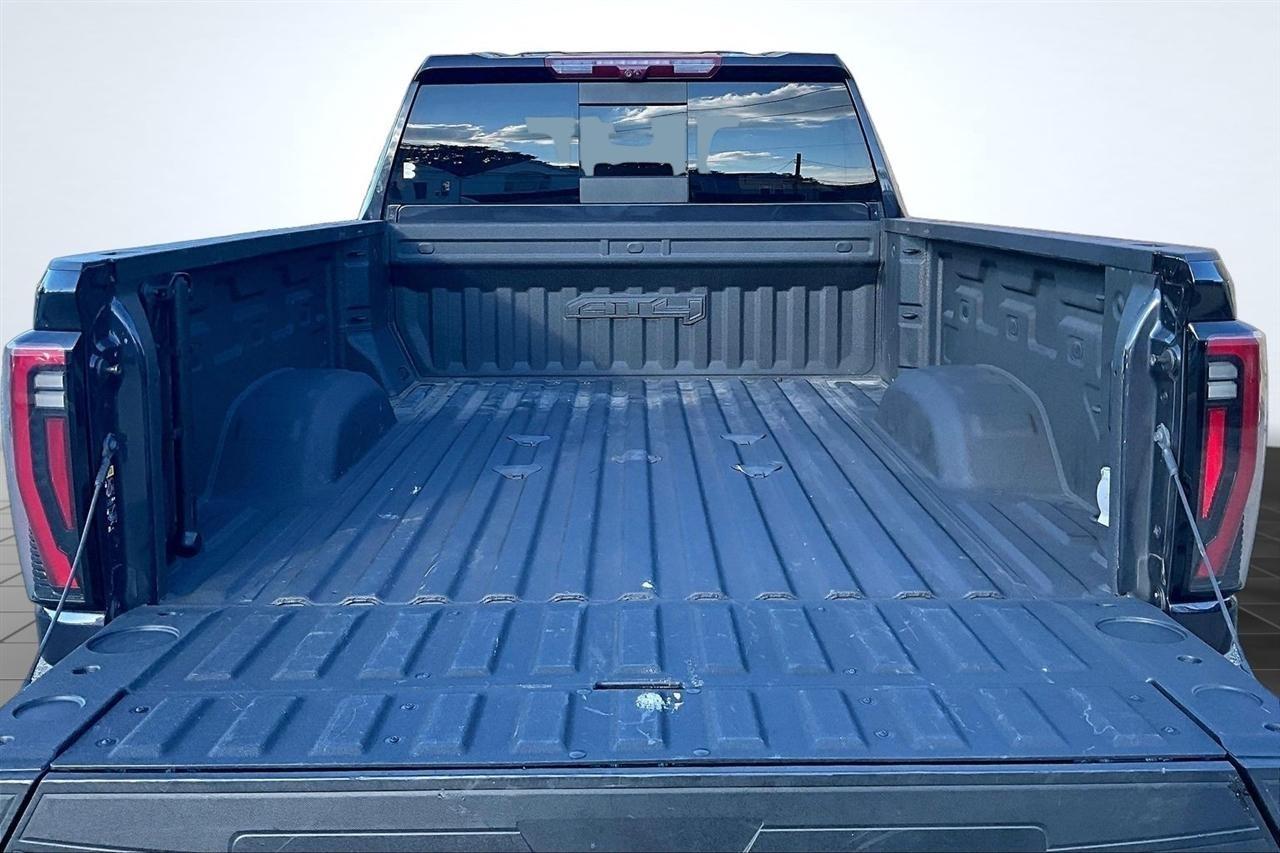 GMC Sierra 2500HD AT4 Crew Cab 4WD 2024