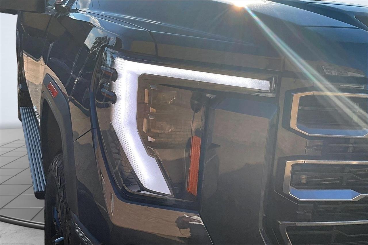 GMC Sierra 2500HD AT4 Crew Cab 4WD 2024