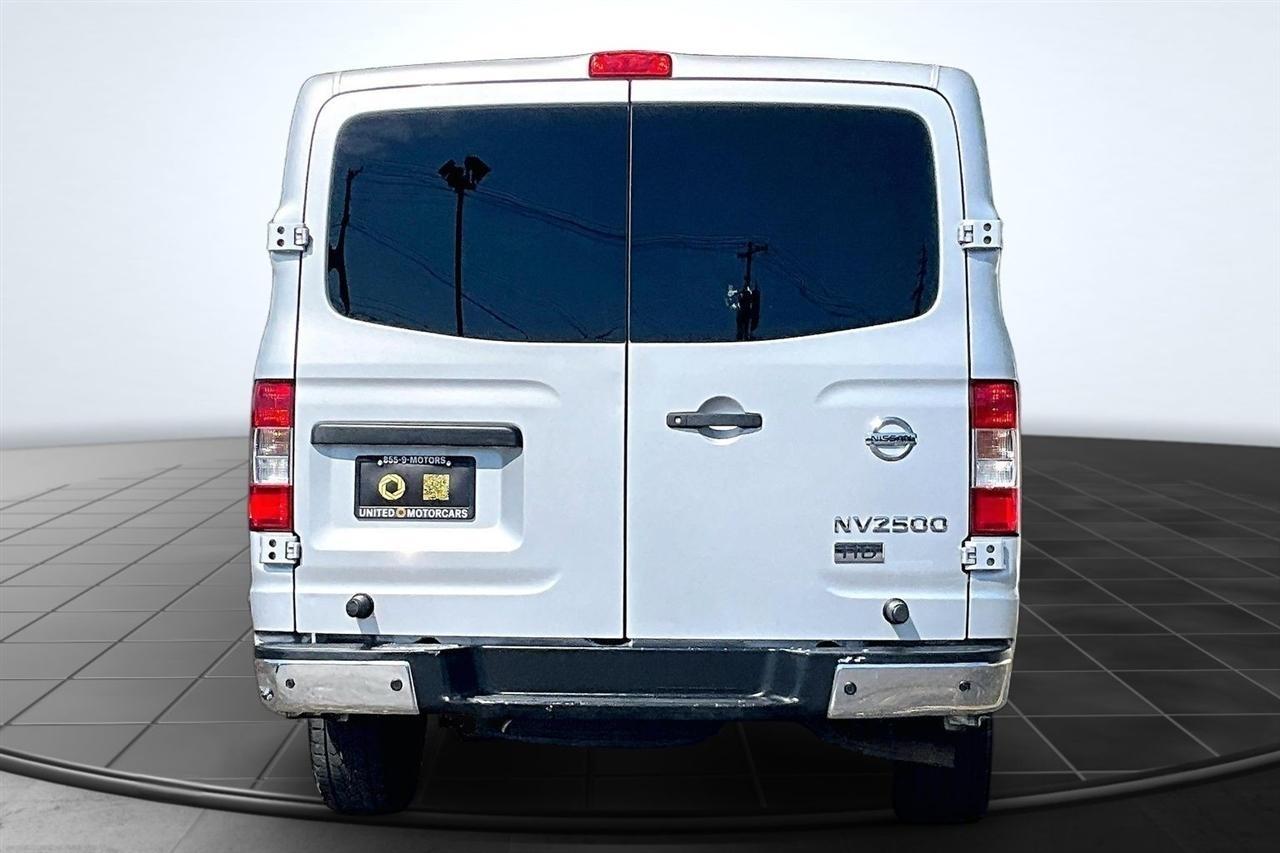 Nissan NV Cargo 3500 HD S High Roof 2012