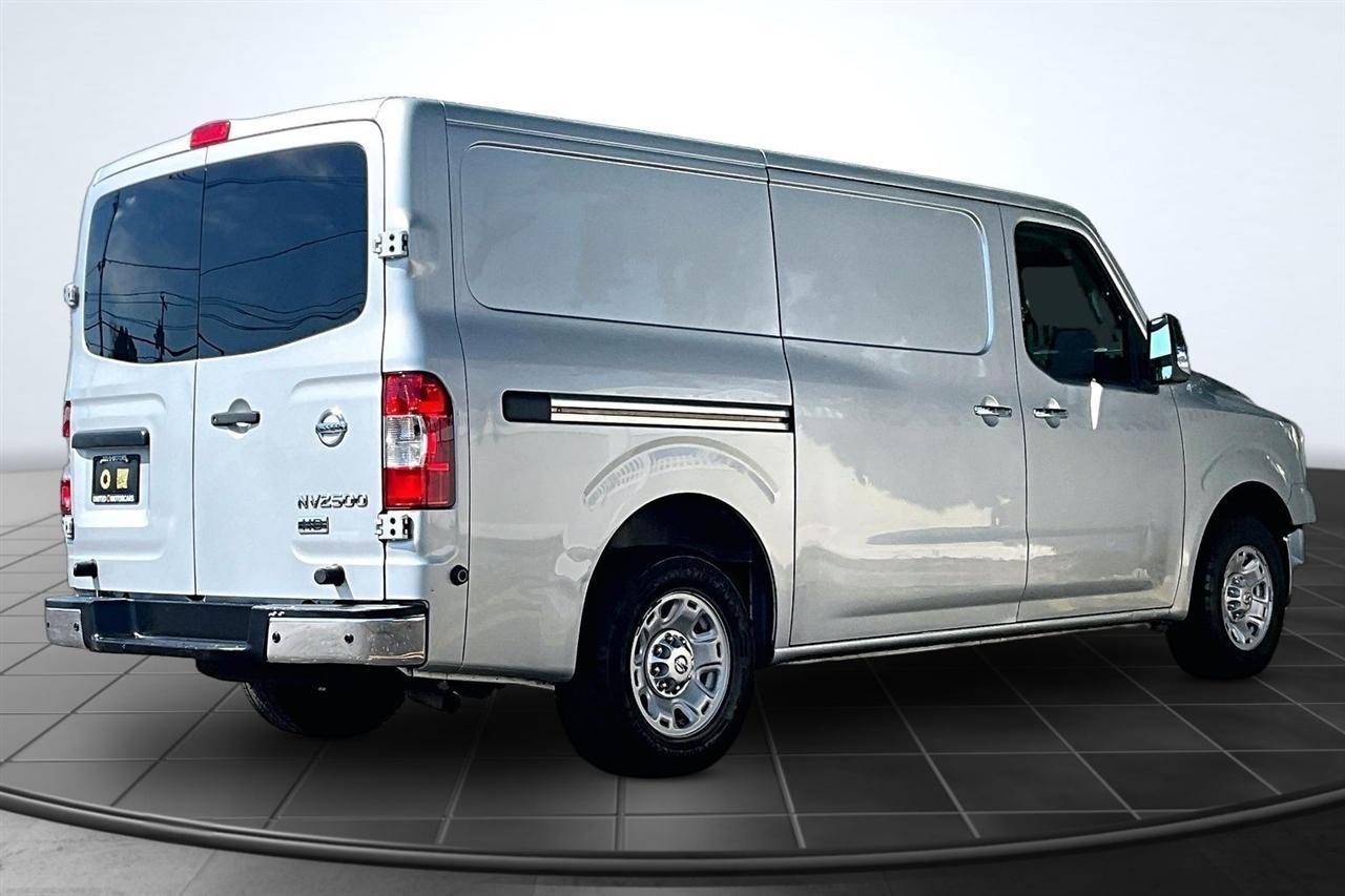 Nissan NV Cargo 3500 HD S High Roof 2012