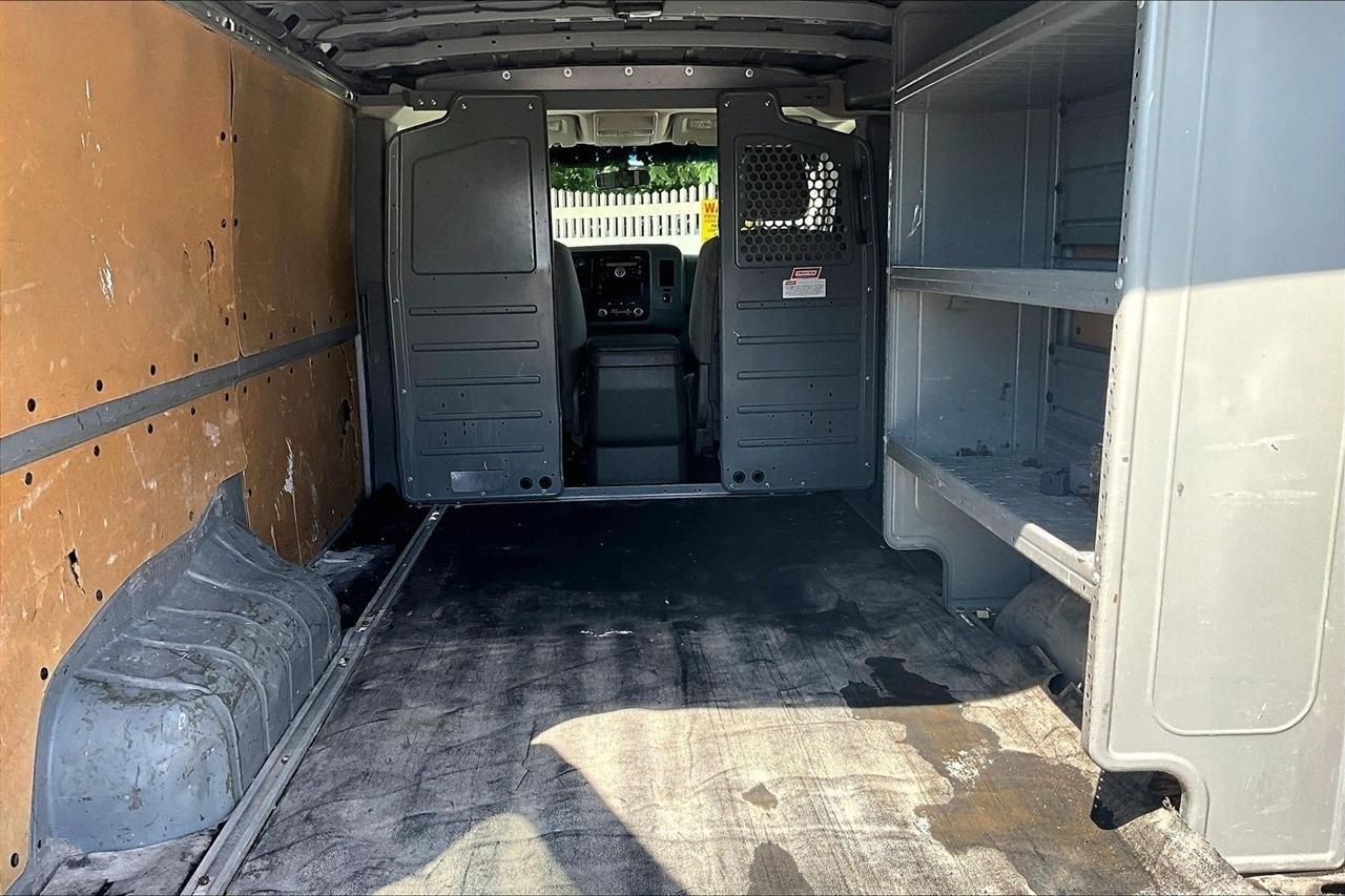 Nissan NV Cargo 3500 HD S High Roof 2012