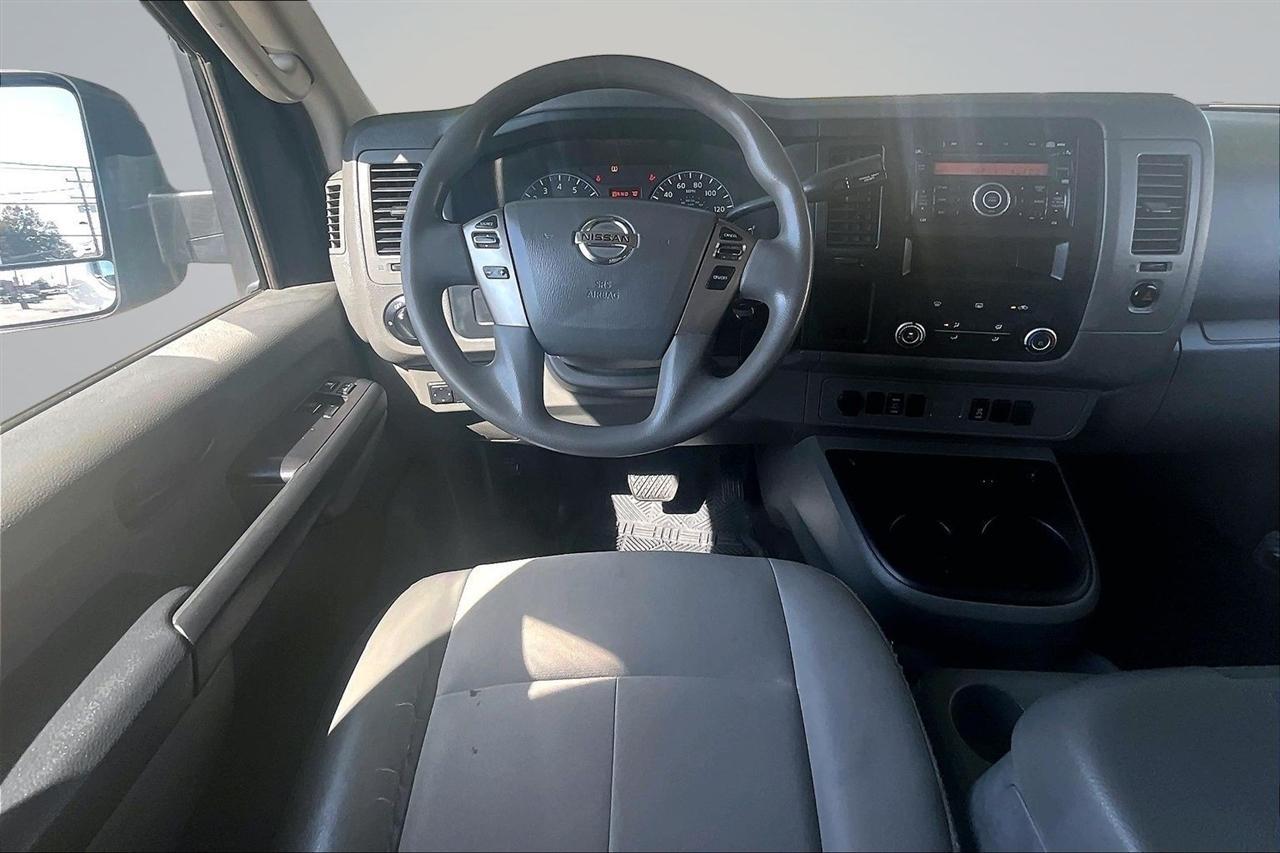 Nissan NV Cargo 3500 HD S High Roof 2012