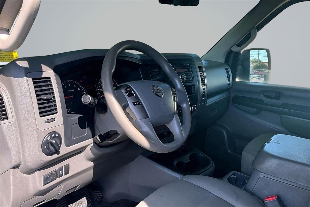 Nissan NV Cargo 3500 HD S High Roof 2012