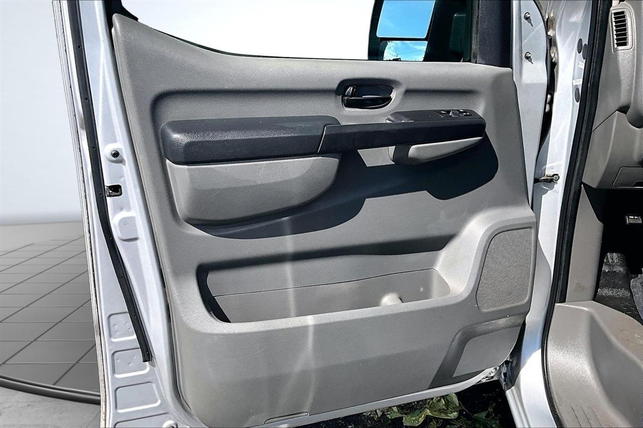 Nissan NV Cargo 3500 HD S High Roof 2012