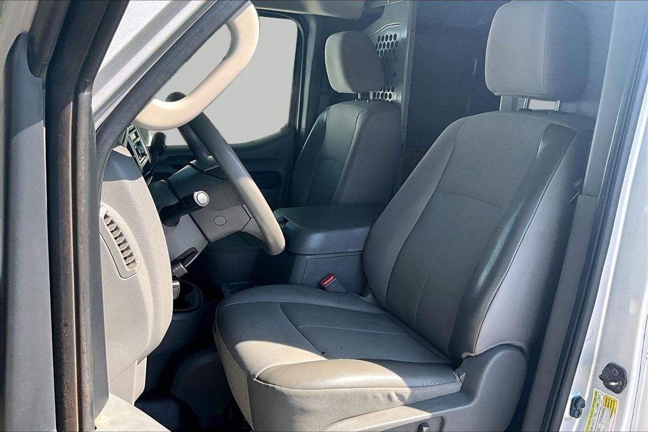 Nissan NV Cargo 3500 HD S High Roof 2012