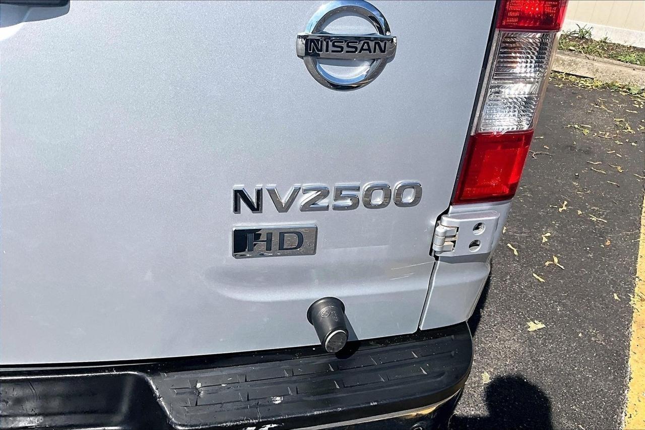 Nissan NV Cargo 3500 HD S High Roof 2012