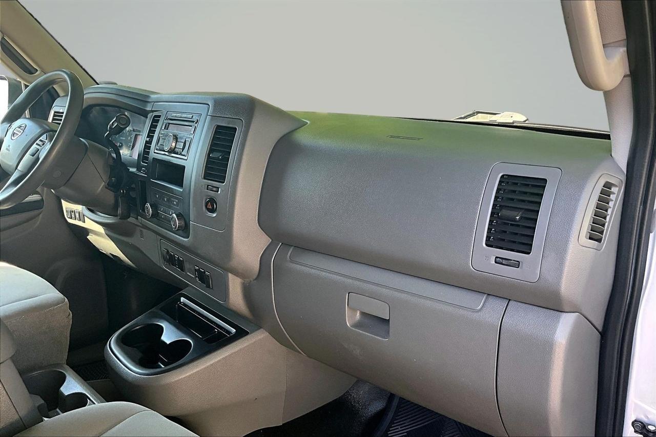 Nissan NV Cargo 3500 HD S High Roof 2012