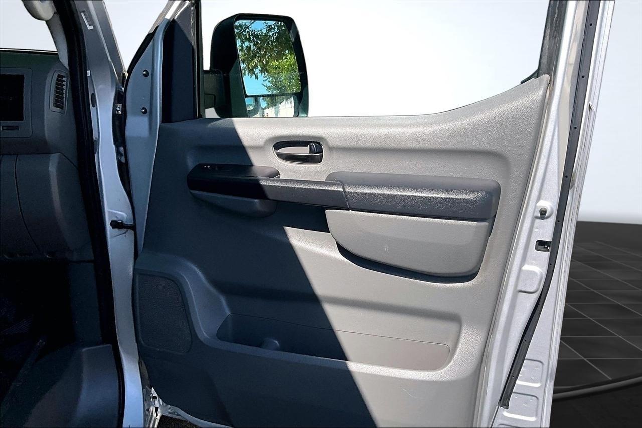Nissan NV Cargo 3500 HD S High Roof 2012