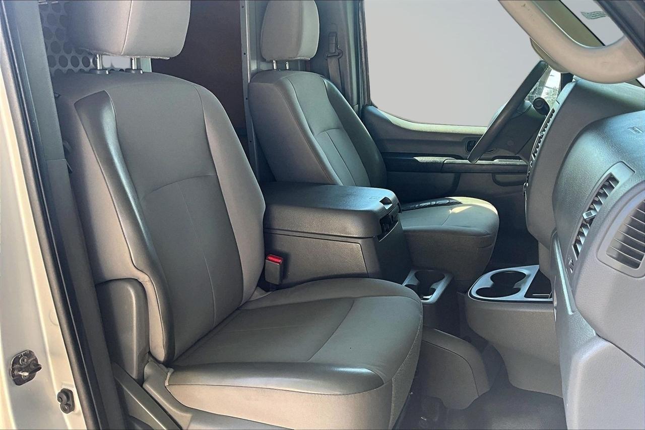Nissan NV Cargo 3500 HD S High Roof 2012