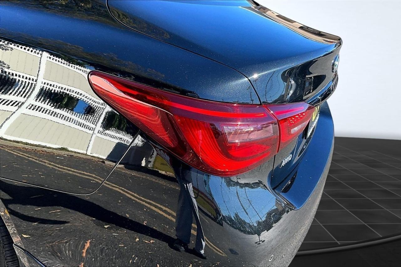 Infiniti Q50 Red Sport 400 AWD 2023
