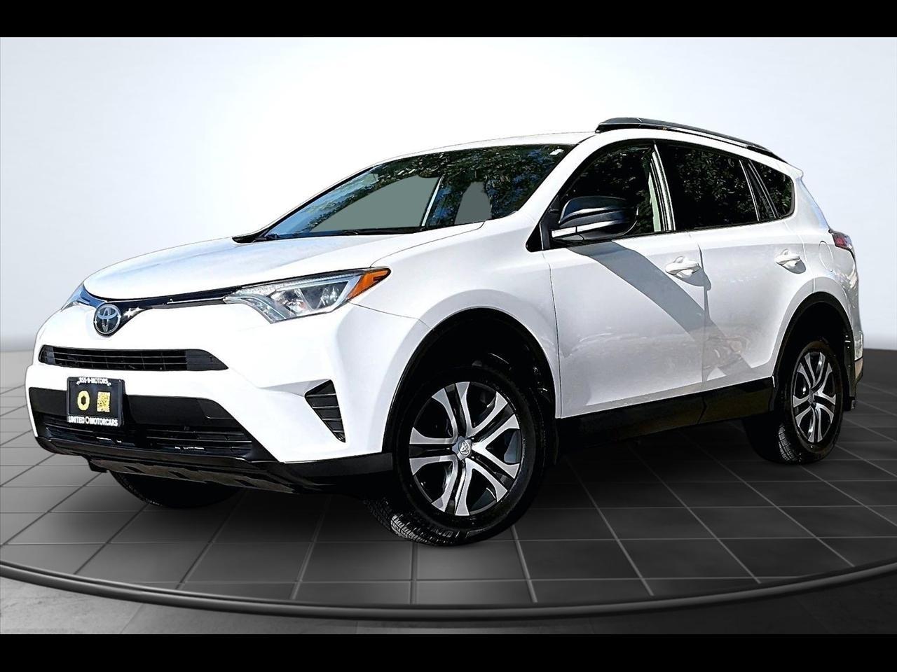 Toyota RAV4 LE AWD 2018