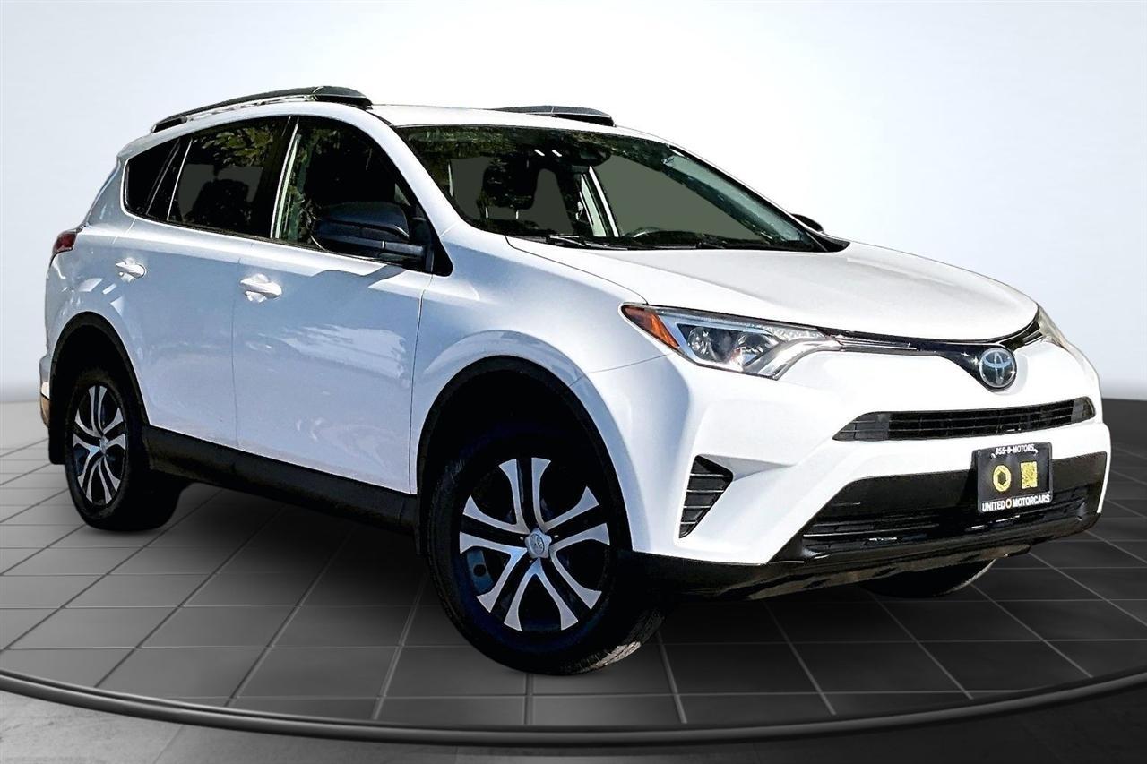 Toyota RAV4 LE AWD 2018