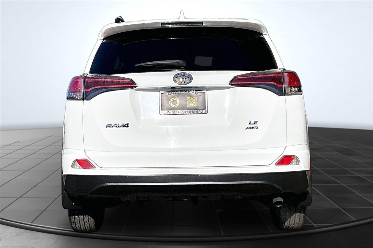 Toyota RAV4 LE AWD 2018
