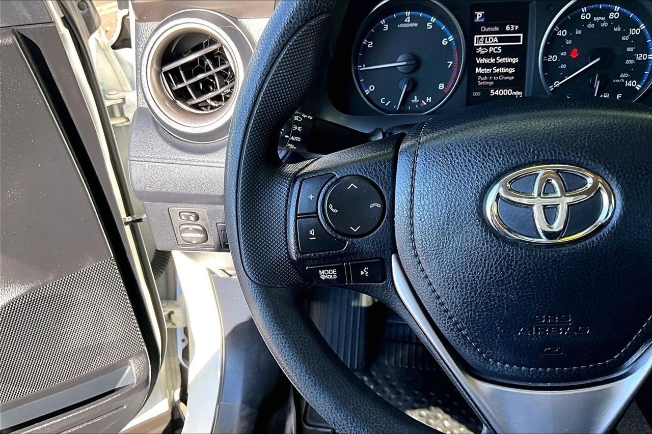 Toyota RAV4 LE AWD 2018