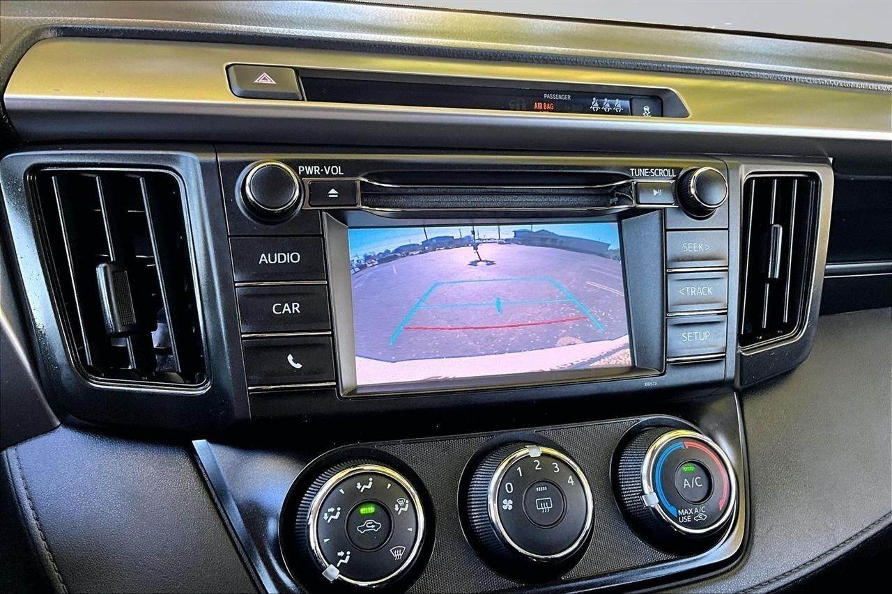 Toyota RAV4 LE AWD 2018