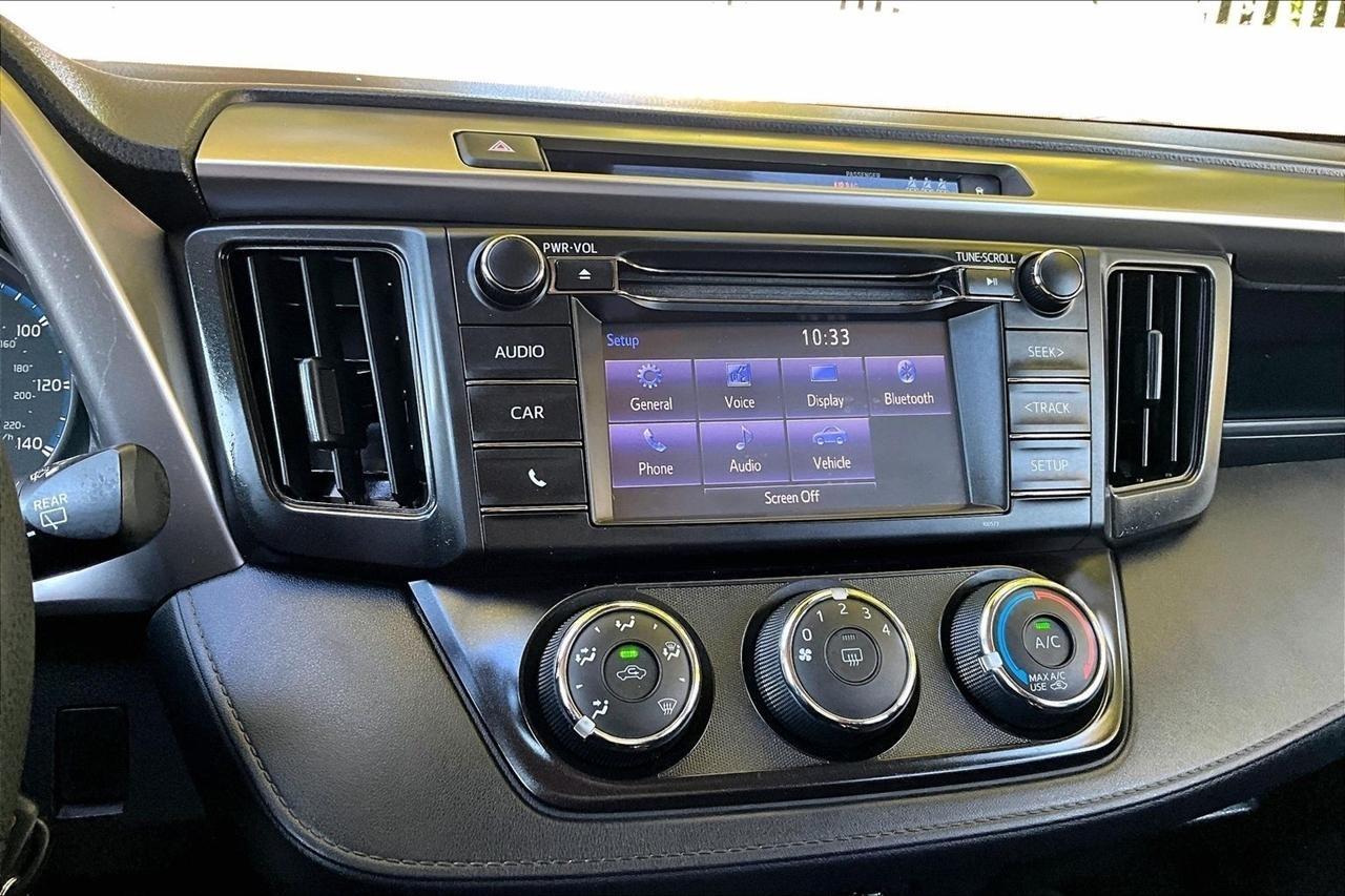 Toyota RAV4 LE AWD 2018