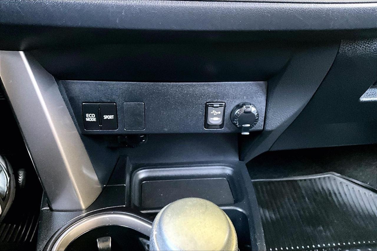 Toyota RAV4 LE AWD 2018