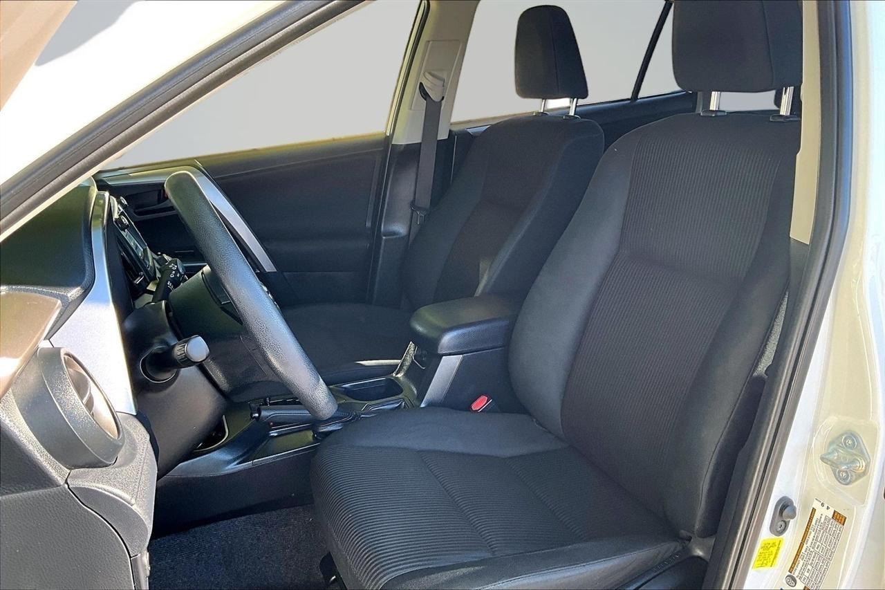 Toyota RAV4 LE AWD 2018