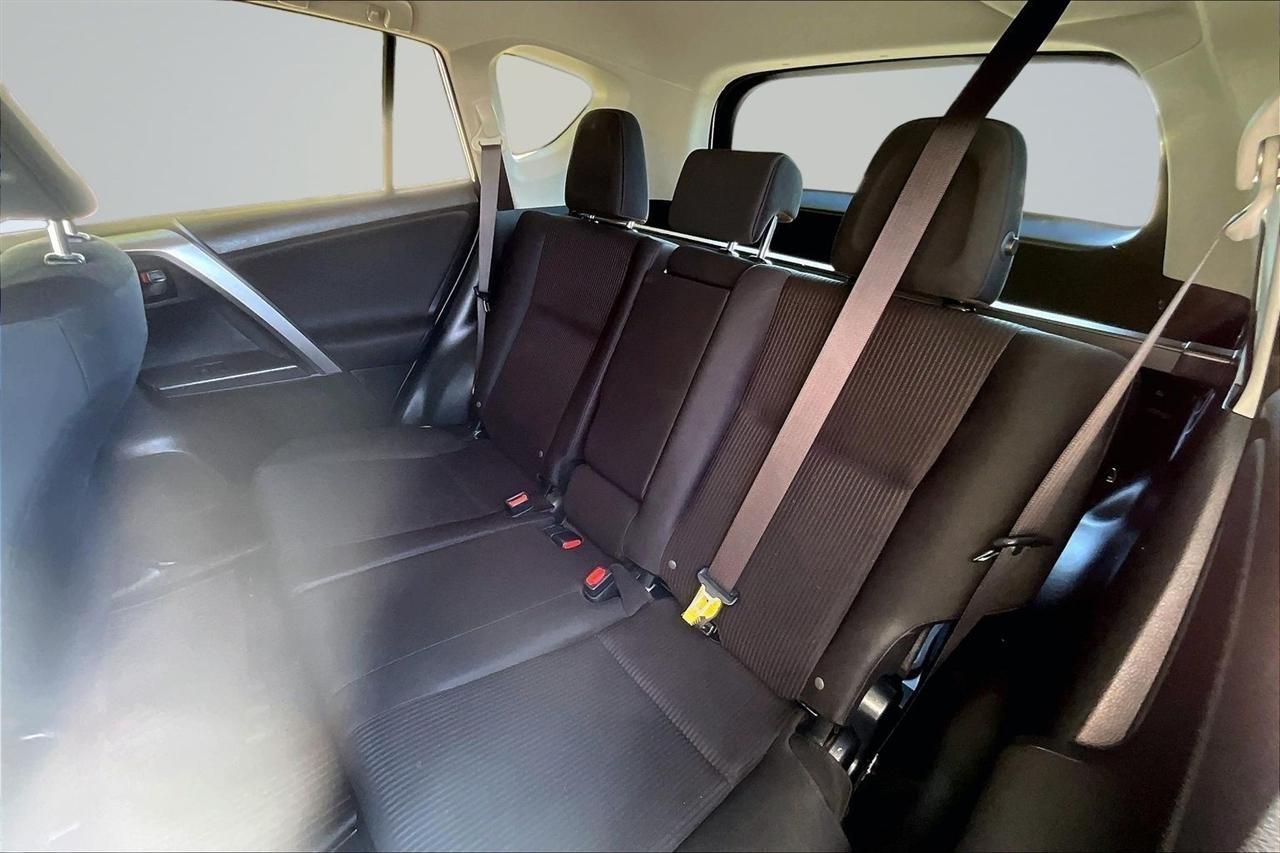 Toyota RAV4 LE AWD 2018