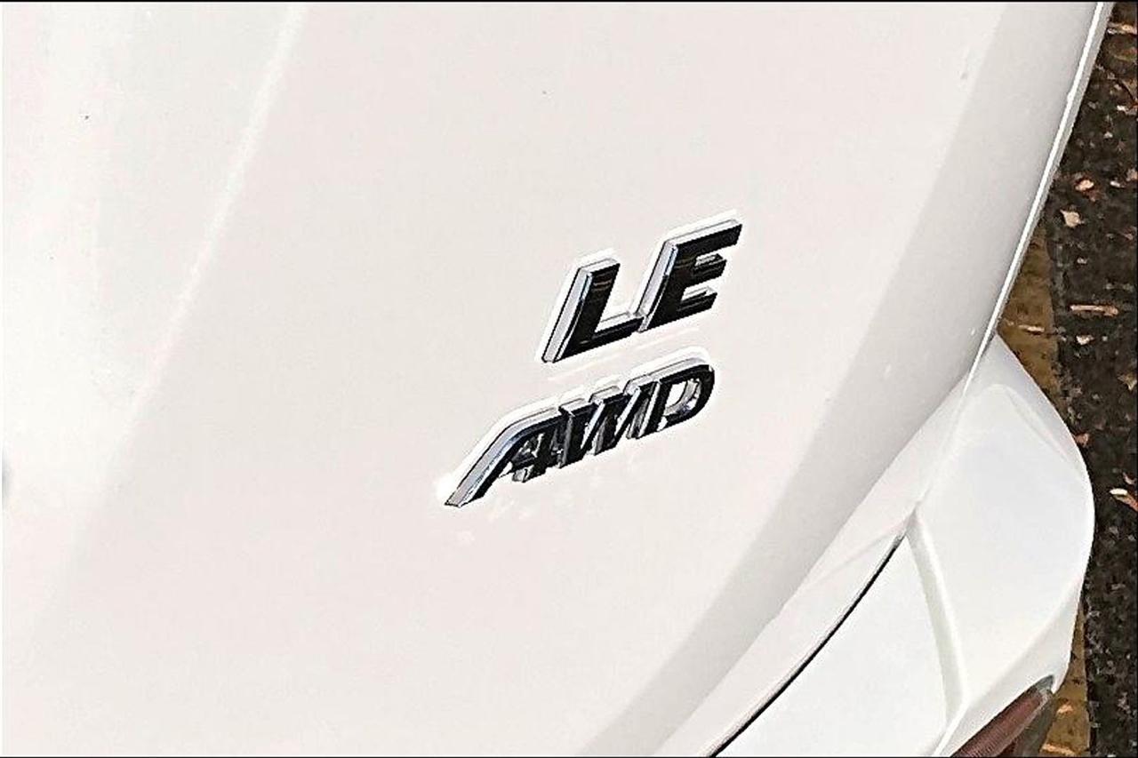 Toyota RAV4 LE AWD 2018