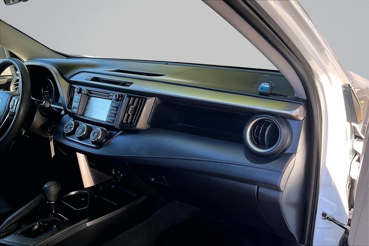 Toyota RAV4 LE AWD 2018