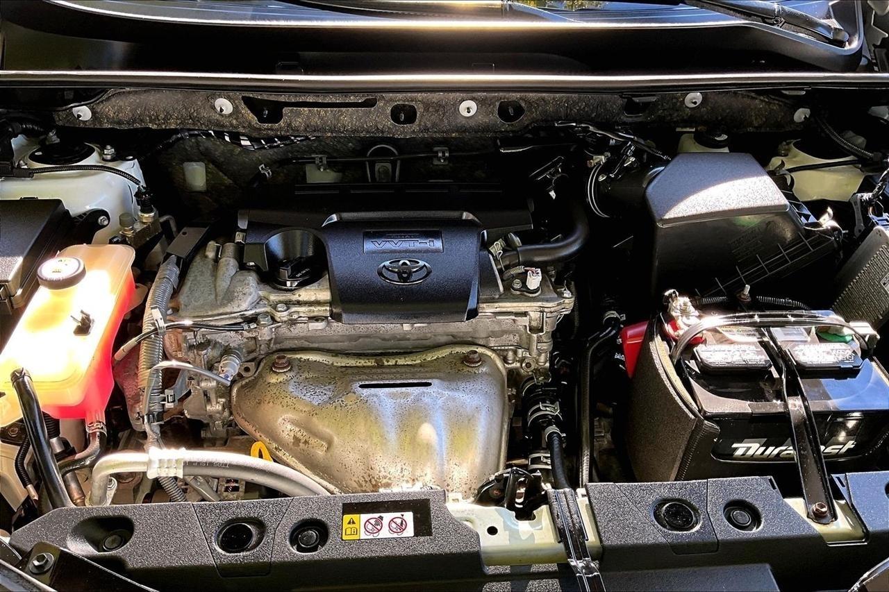 Toyota RAV4 LE AWD 2018