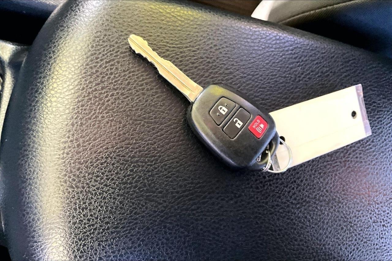 Toyota RAV4 LE AWD 2018