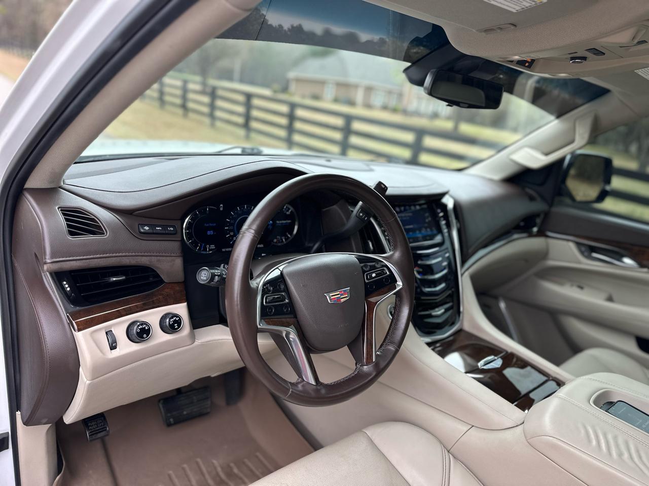 Cadillac Escalade Luxury 4WD 2017