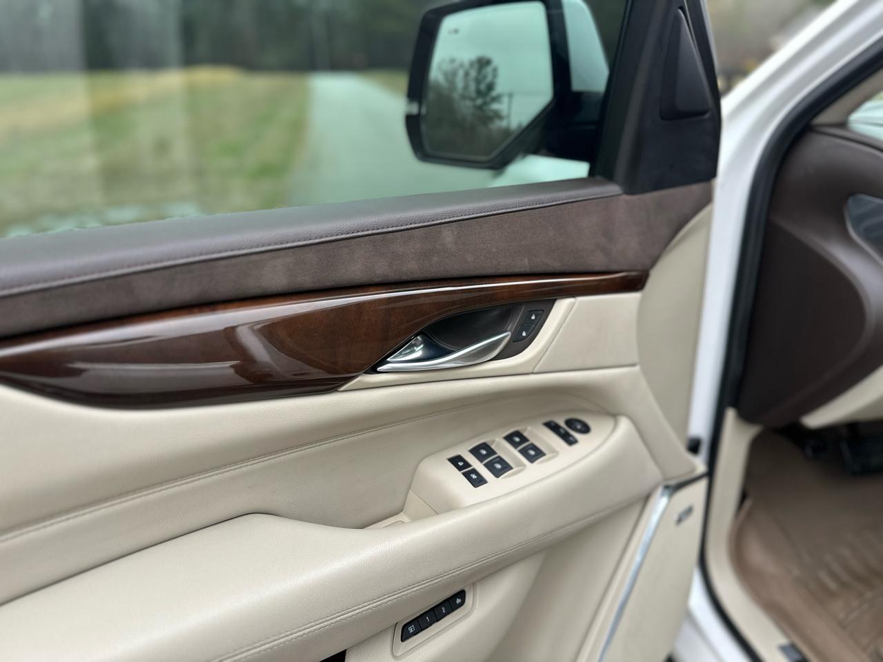 Cadillac Escalade Luxury 4WD 2017